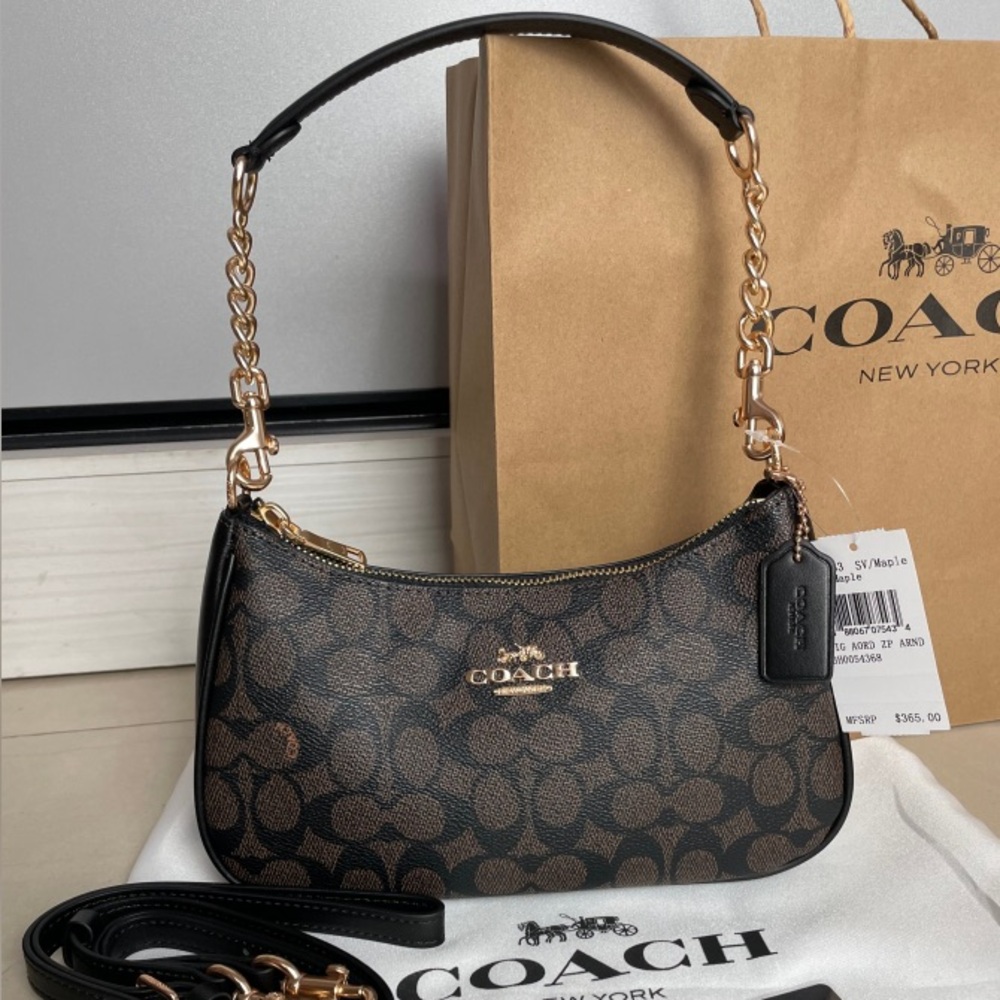 Coach Teri Shoulder Bag In Signature Canvas CA933